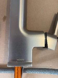 Moen STo touch less kitchen faucet - Photo 3