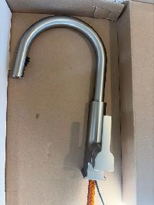 Moen STo touch less kitchen faucet - Photo 4