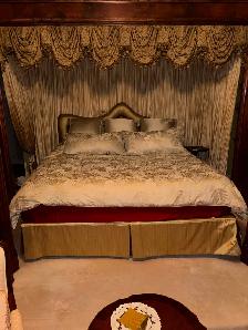 ELEGANT UPHOLSTERED KING-SIZE HEADBOARD AND FRAME SET