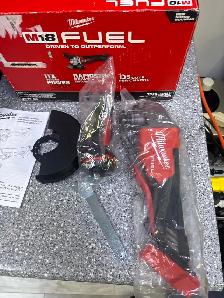Milwaukee 2880 18V 4 1/2" Grinder New - Photo 3