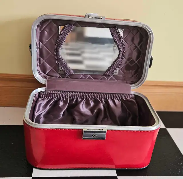 Cosmetic Jewelry Train Case