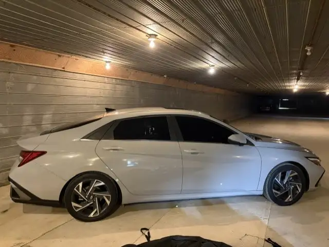 READ THE AD.2024 HYUNDAI ELANTRA HYBRID LUXURY HEV 4DR$28,900.00