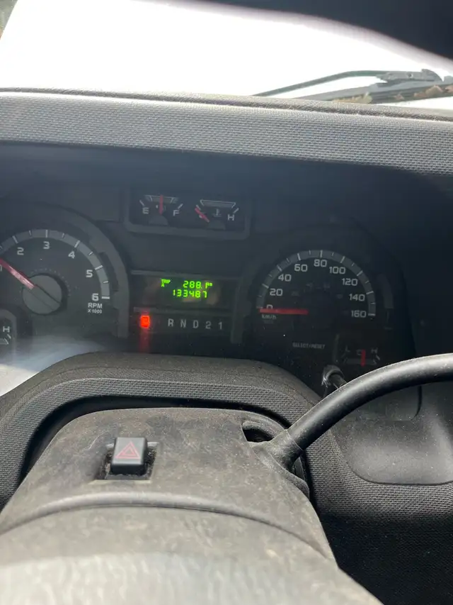 2009 FORD E250 FORGONNETTE avec PLATE-FORME ÉLÉVATRICE Électriqu