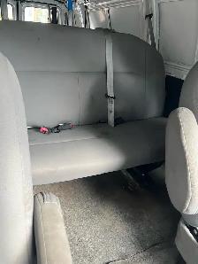 2009 FORD E250 FORGONNETTE avec PLATE-FORME ÉLÉVATRICE Électriqu - Photo 2
