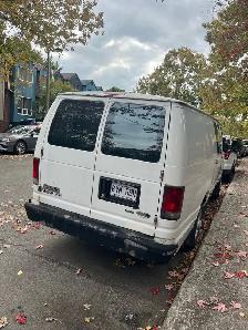 2009 FORD E250 FORGONNETTE avec PLATE-FORME ÉLÉVATRICE Électriqu - Photo 6