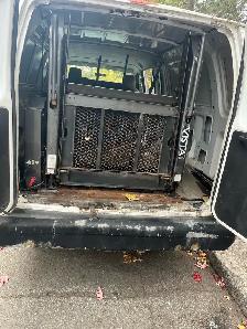 2009 FORD E250 FORGONNETTE avec PLATE-FORME ÉLÉVATRICE Électriqu - Photo 9