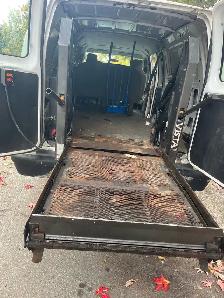 2009 FORD E250 FORGONNETTE avec PLATE-FORME ÉLÉVATRICE Électriqu - Photo 10