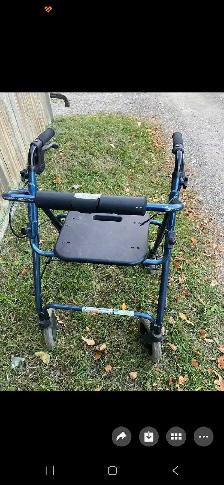 walker with brake - Photo 3