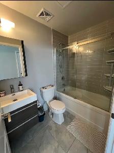 Private room with private washroom available at penthouse - Photo 7
