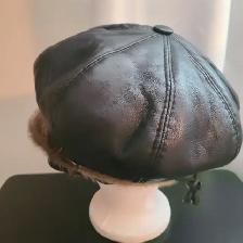Elegant Women's Winter Hat with Fur Trim - Photo 3