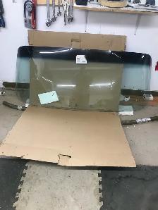 windshield for a 57-59 Chrysler convertible - Photo 2