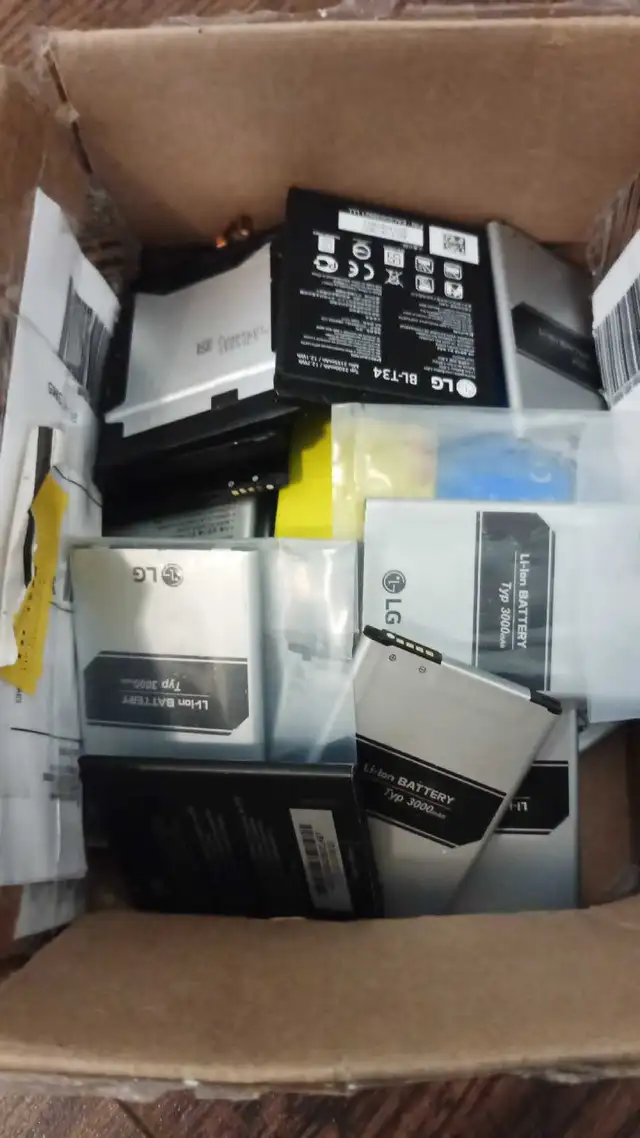 lot battery LG plus de 30 pièce