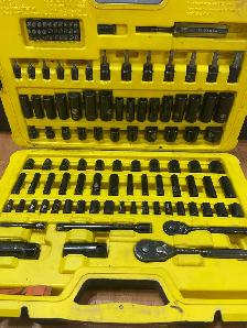 Stanley 122 Piece Socket Set