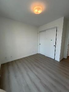 Spacious 952 Sq Ft 2 Bed   2 Bath Corner Condo - Photo 9