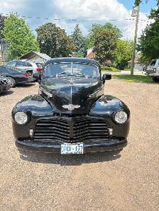 1942 Chevrolet Special Deluxe 2-door coupe - Photo 2
