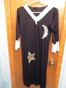 COSTUME HALLOWEEN ROBE NOIRE ET BLANCHE ETOILE BON ETAT