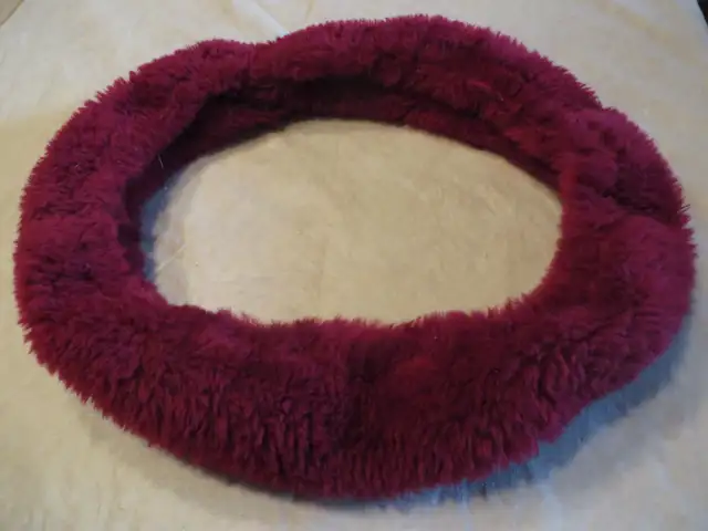 HOUSSE ROUGE EN PELUCHE NEUVE POUR VOLANT
