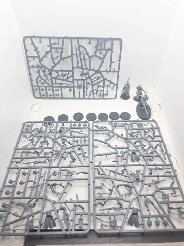 Warhammer 40k Adeptus Mechanicus 10 Skitraii Half assembled