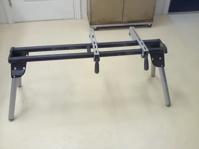 Base de petit banc de scie Ryobi pliable