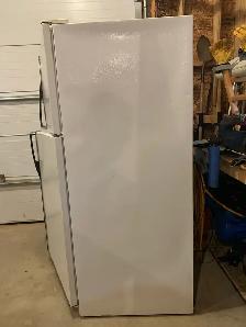 Used Full Size fridge - Photo 2