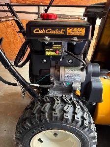 Cub Cadet 2X 28" Snowblower – 357cc – Excellent Condition - Photo 3