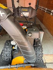 Cub Cadet 2X 28" Snowblower – 357cc – Excellent Condition - Photo 6