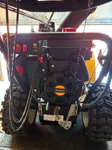 Cub Cadet 2X 28" Snowblower – 357cc – Excellent Condition - Photo 8