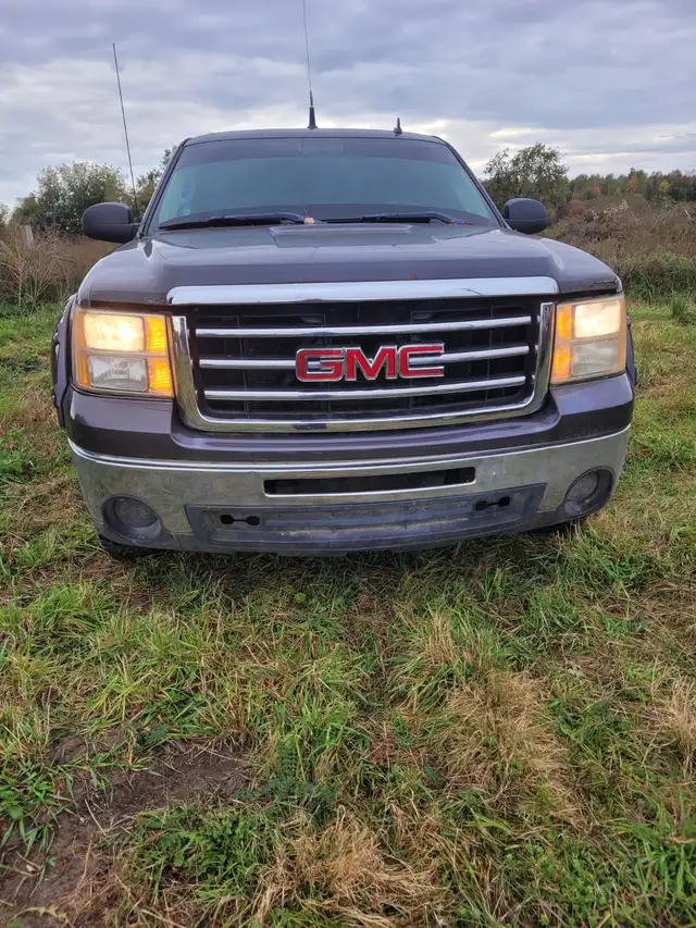 !!!!!   2011 GMC 4 DOOR PICKUP !!!!  PARTING OUT  !!!