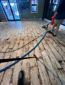 FLOOR RESTORATION HELPER / GENERAL LABOURER - Photo 5
