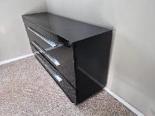 Beautiful 5 1/5 ft long 3 drawer Italian made dresser - Photo 2