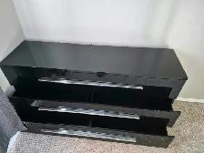 Beautiful 5 1/5 ft long 3 drawer Italian made dresser - Photo 4