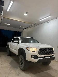 2017 Toyota Tacoma - Photo 2