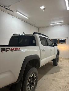 2017 Toyota Tacoma - Photo 3