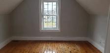 Bright 2-Bed Duplex Apartment with Sunroom | All Utilities Inclu - Photo 4
