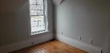 Bright 2-Bed Duplex Apartment with Sunroom | All Utilities Inclu - Photo 10