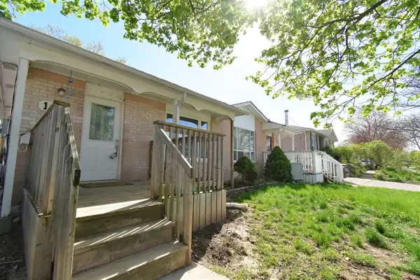 Charming 3 Bed, 1 Bath Main Floor, College Cres.