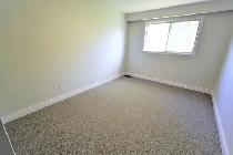 Charming 3 Bed, 1 Bath Main Floor, College Cres. - Photo 22