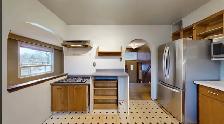 4 Bedroom Upper Unit of Detached House - Photo 3