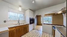 4 Bedroom Upper Unit of Detached House - Photo 4