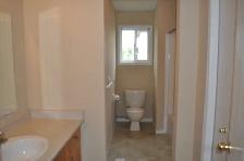 Bright and Gorgeous 3 Bedrooms plus Den - Photo 4