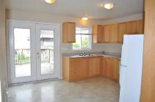 Bright and gorgeous 3 Bedrooms plus den - Photo 4