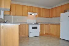 Bright and gorgeous 3 Bedrooms plus den - Photo 5