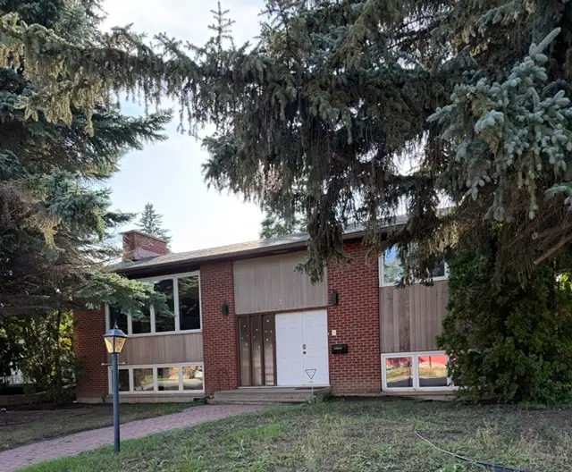 Spacious and bright 2 bedroom main floor-River Heights location