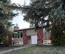 Spacious and bright 2 bedroom main floor-River Heights location
