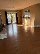 Spacious and bright 2 bedroom main floor-River Heights location - Photo 4