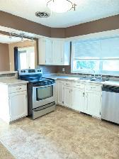 Spacious and bright 2 bedroom main floor-River Heights location - Photo 7