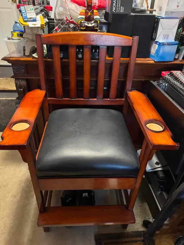 Pool table Observer’s chair and accessories