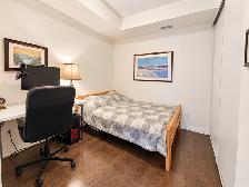 2-Bed, 2-Bath Bright Adelaide Condo Near St Lawrence Market - Photo 5