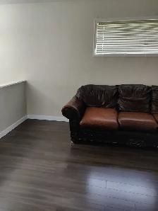 Beautiful 2-Bedroom  Upper Level for Rent available from 01/Nov - Photo 3