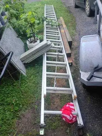 Louisville 40' extension ladder